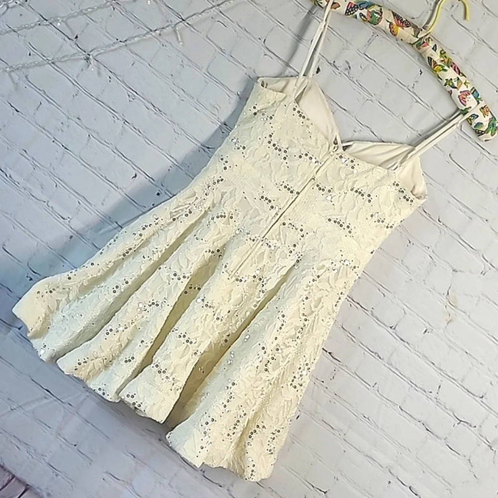 B. SMART White Floral Lace Sequin Mini Summer Dress Juniors Size 9 - Picture 12 of 16